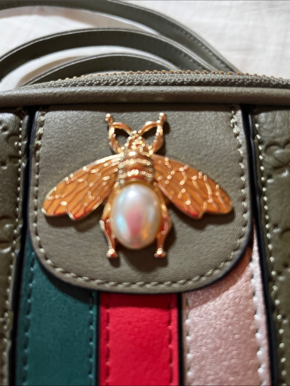 Olive Green Crossbody Bag with Bee Emblem - Picture 4 of 6